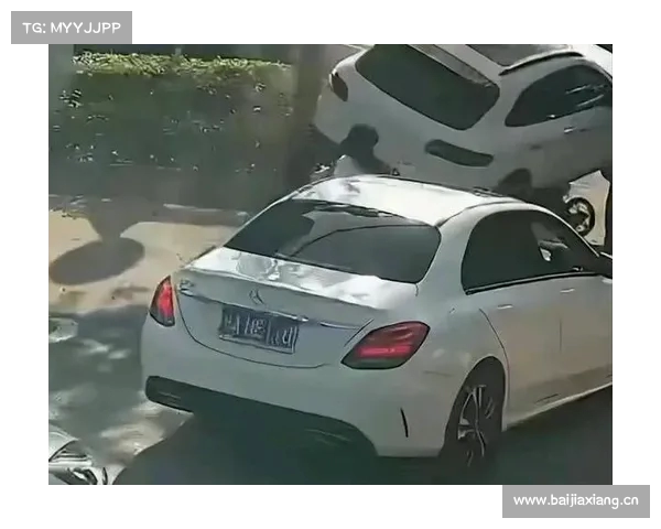 保时捷失控事故致一死两伤警方通报事件详细经过及原因分析 保时捷失控事故致一死两伤警方通报事件详细经过及原因分析